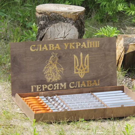Подарункова коробка для шампурів з індивідуальним гравіюванням (дерев'яна ручка)