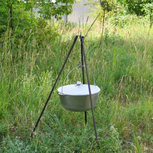 Тринога для казана на цільних ніжках. Photo 3